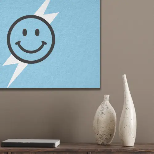 Smiley - Blauw - Bliksem PET vilt klein -sfeer6_closeup