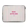 Focus on the good - Strepen - Roze - Smiley laptophoes neopreen klein -3d