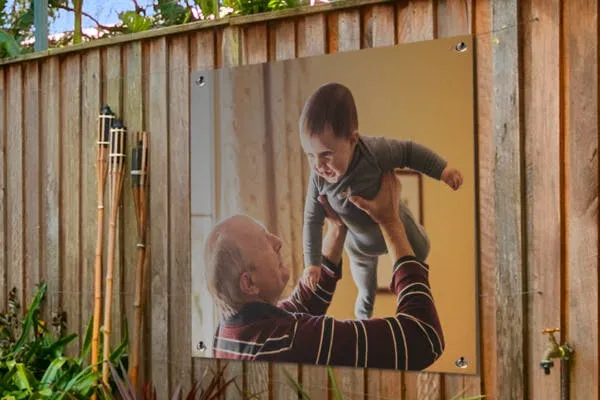 Tuinposter met opa en kleinkind