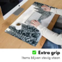 Weg - Sneeuw - Naaldbos - Winter - Avontuurlijk Muismat XXL klein -sfeer3