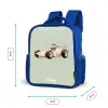 Beige retro raceauto op groen achtergrond Kinderrugzak - Blauw middel -productfoto_formaten