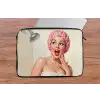 Vrouw - Douche - Roze laptophoes neopreen klein -tafel