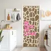 Tekst - Be cool or leave - Roze - Giraffenprint deurposter klein -sfeer5