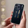 Bestek - Donkerblauw - Goud Telefoonhoesje iPhone 17 Pro klein -sfeer3_NL