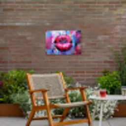 Graffiti - Lippen - Felroze - Geschilderd Tuinposter op houten frame 2 cm dik klein -sfeer3