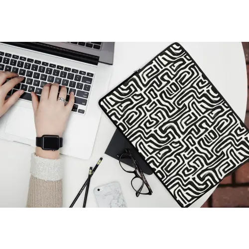 Grafisch - Lijnen - Zwart - Wit laptophoes neopreen klein 279 -bureau