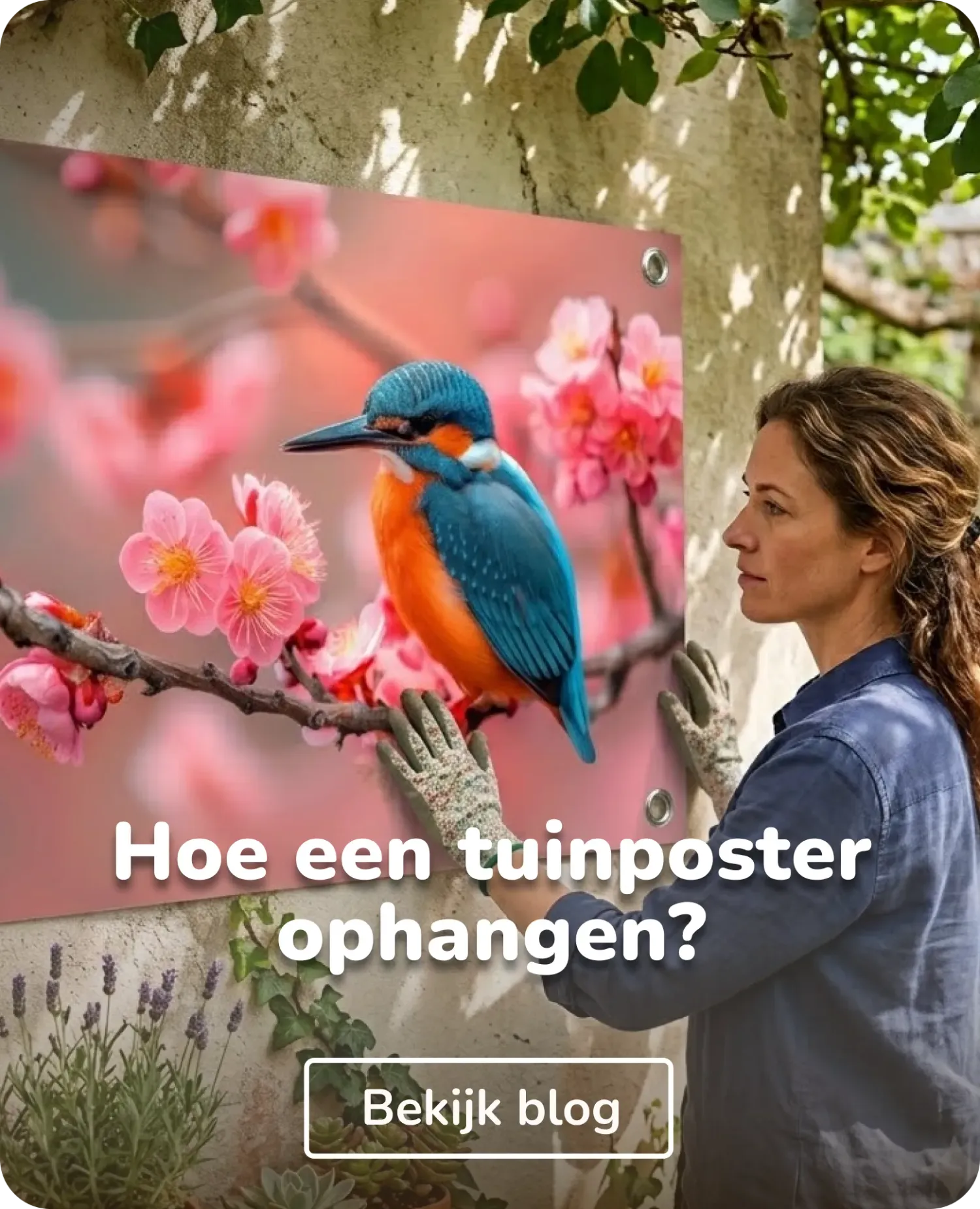 vrouw die tuinposter ophangt