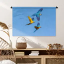 Papagaai - Vliegen - Blauw - Geel Wandkleed katoen middel -sfeer5
