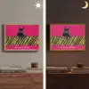Kat - Baas - Roze - Tijgerprint Light Box met batterij (Wandlamp) middel -sfeer3