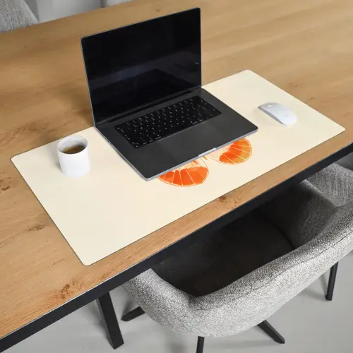 Oranje - Vlinder - Minimalistisch Muismat XXL klein -sfeer1