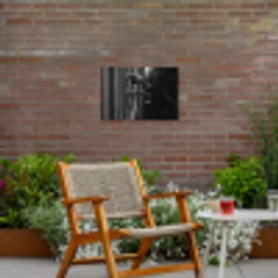 Wijnfles - Glas - Handen - Raam Tuinposter op houten frame 2 cm dik klein -sfeer3