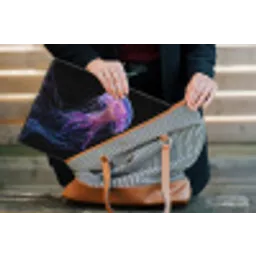 Kwal - Doorzichtig - Roze - Tentakels laptophoes neopreen klein -tas