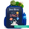 Astronaut - Quote - Planeten - Sterren Kinderrugzak - Blauw middel -inhoud_NL