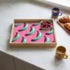Bananen - Patroon - Blauw - Roze Dienblad Rechthoek middel -sfeer2