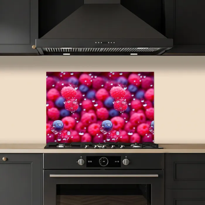 Frambozen - Bessen - Roze - Blauw keuken achterwand spatscherm klein 900 -sfeer1