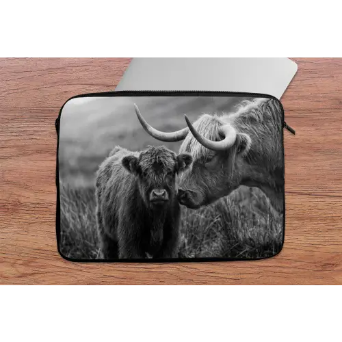 Schotse hooglander - Kalf - Zwart - Wit laptophoes neopreen klein -tafel