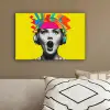 Vrouw - Koptelefoon - Geel canvas 2cm klein -sfeer3