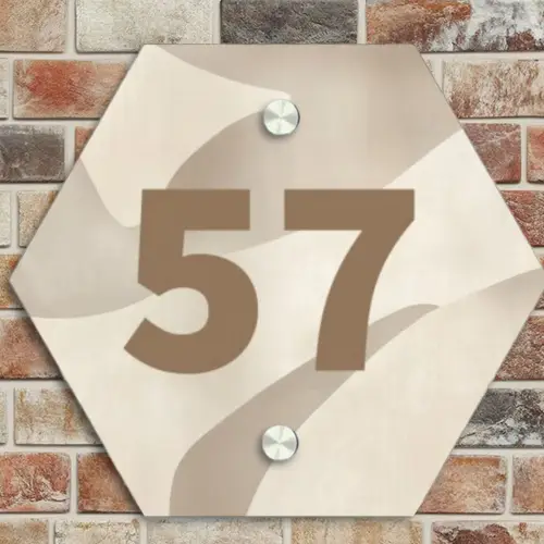 Beige organisch - Traditioneel Naambord Hexagon klein -sfeer2