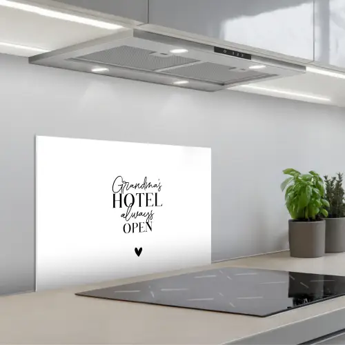 Quotes - Spreuken - Oma - Grandma's hotel always open keuken achterwand spatscherm klein -3d_schuin