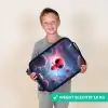 Rood Ruimtewezen in Kosmische Dans Kinderkoffer - Zwart klein -sfeer4_NL