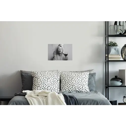 Vrouw - Masker - Wijn - Sigaret Muursticker klein -slaapkamer