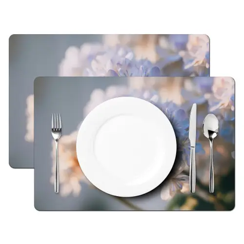 Bloemen - Lichtblauw - Wazig - Trosje Placemat vinyl groot -zzsfeer2_Kitchenyeah-website