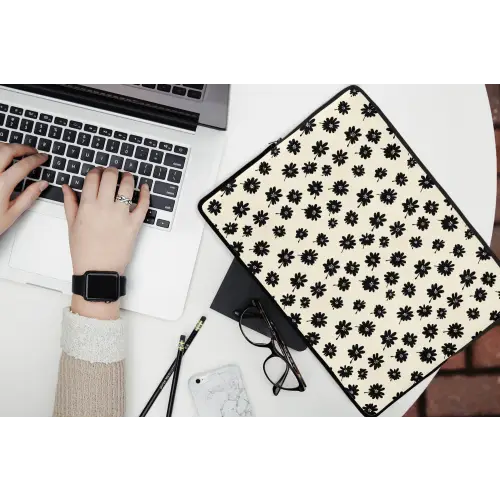 Madeliefjes - Grafisch - Zwart - Beige laptophoes neopreen klein 279 -bureau