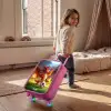 Rode draak voetbalt in zonnig stadion Kinderkoffer - Roze klein -sfeer1