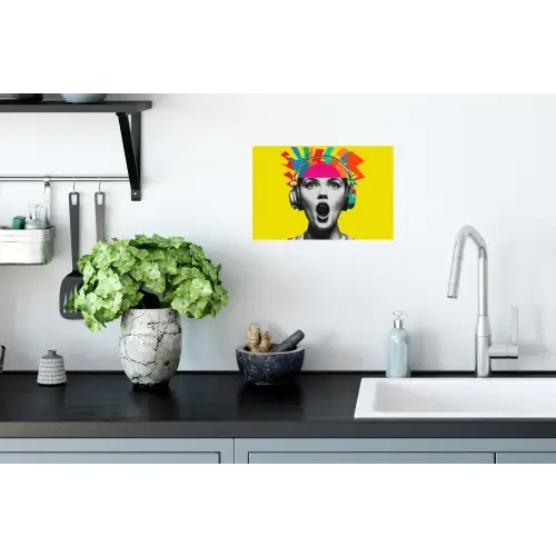 Vrouw - Koptelefoon - Geel Muursticker klein -keuken