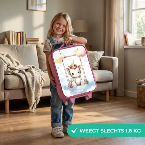 Witte baby eenhoorn op een schommel in de wolken Kinderkoffer - Roze klein -sfeer2_NL