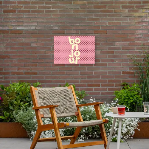 Bonjour - Stippen - Roze- Geel Tuinposter op houten frame 2 cm dik klein -sfeer3