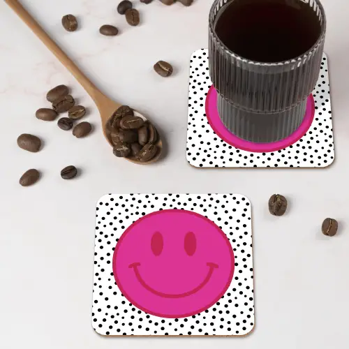 Smiley - Roze - Stippen onderzetter kurk middel -sfeer2
