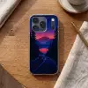Auto - Donkere dennenbomen - Zonsondergang Telefoonhoesje iPhone 17 Pro klein -sfeer1