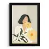 Vrouw - Bloem - Geel - Minimalistisch fotolijst zwart zonder passe partout klein -3d