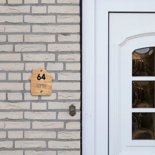Licht hout - Modern Naambord Huisje klein -sfeer1