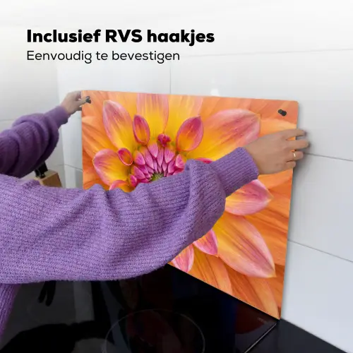 Dahlia - Bloem - Oranje Inductie beschemer met haakjes klein -ky-ophangen-nl