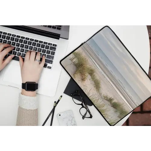 Zandstrand - Bewolkt - Duinen laptophoes neopreen klein -bureau