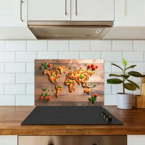 Wereldkaart - Pizza - Houten ondergrond keuken achterwand spatscherm klein -sfeer2