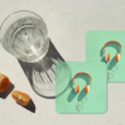Koptelefoon - Oranje - Snoer - Minimalistisch onderzetter kurk middel -sfeer4