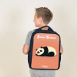 Panda - Slapen - Oranje Rugzak - Zwart middel -sfeer2