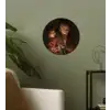 Oude vrouw en jongen met kaarsen - Schilderij van Peter Paul Rubens Wandcirkel behangsticker klein -sfeer2