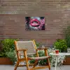 Lippen - Felroze - Graffiti - Verfstrepen Tuinposter op houten frame 2 cm dik klein -sfeer3