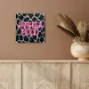 Panterprint - Zwart - Neonletters - Roze plexiglas 5mm klein -sfeer5