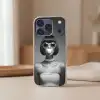 Vrouw - Zwart Wit - Ketting - Zonnebril Telefoonhoesje iPhone 17 Pro klein -sfeer2