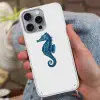 Zeepaardje - Staart - Blauw Hoesje iPhone 16 Pro Max met koord klein -sfeer3