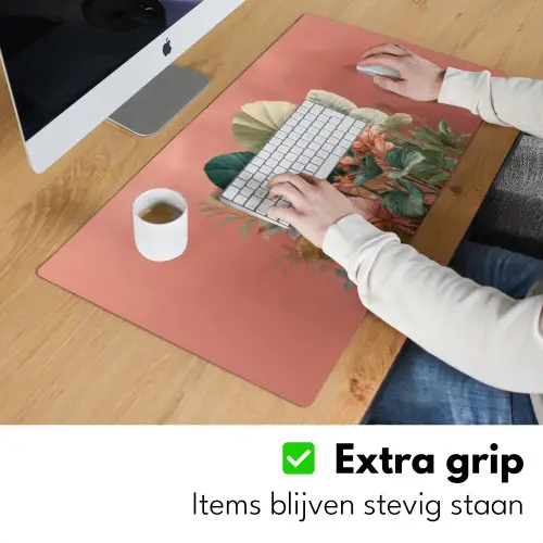 Tropische bladeren - Bloemen - Roze - groen Muismat XXL klein -sfeer3
