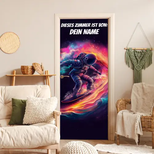 Astronaut surft durch das Weltall mit personalisierbarem Namensfeld. deurposter klein -sfeer2