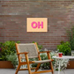 Tekst - Strepen - Roze Tuinposter op houten frame 2 cm dik klein -sfeer3