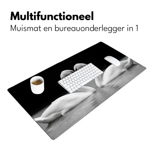 Zwanen - Hart - Zwart - Wit Muismat XXL klein -sfeer4