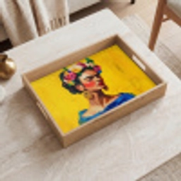 Frida Kahlo - Vrouw - Geel - Blauw - Bloemen Dienblad Rechthoek middel -sfeer1